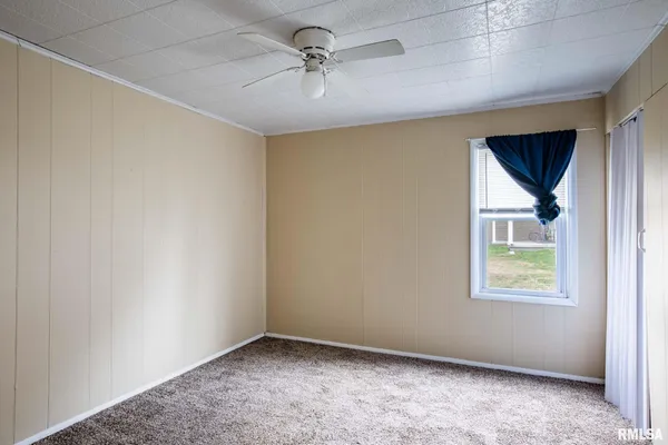 $129,900 | 107 East Vermont Street, Cambria, IL 62915