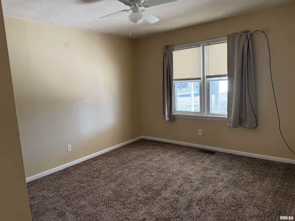 $129,900 | 107 East Vermont Street, Cambria, IL 62915