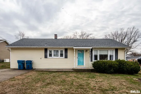 $129,900 | 107 East Vermont Street, Cambria, IL 62915