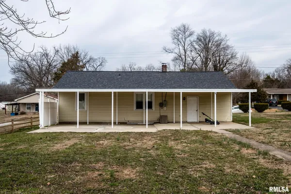 $129,900 | 107 East Vermont Street, Cambria, IL 62915