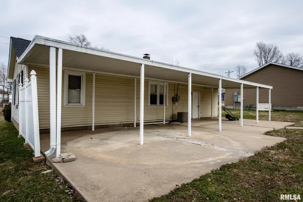 $129,900 | 107 East Vermont Street, Cambria, IL 62915