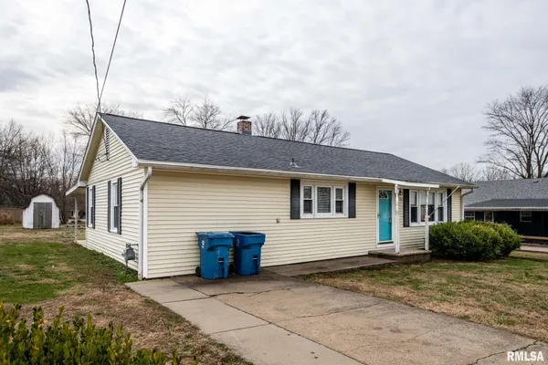 $129,900 | 107 East Vermont Street, Cambria, IL 62915
