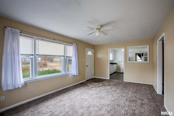 $129,900 | 107 East Vermont Street, Cambria, IL 62915