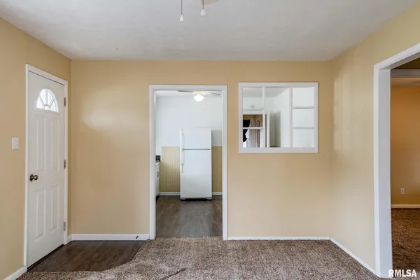 $129,900 | 107 East Vermont Street, Cambria, IL 62915