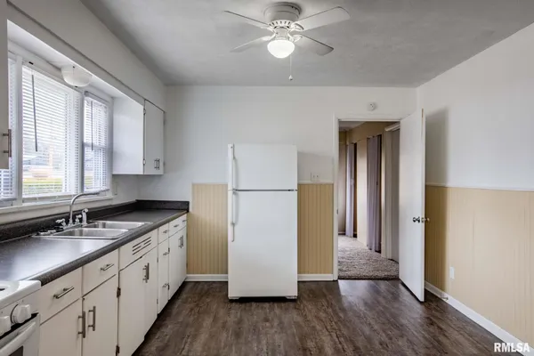$129,900 | 107 East Vermont Street, Cambria, IL 62915