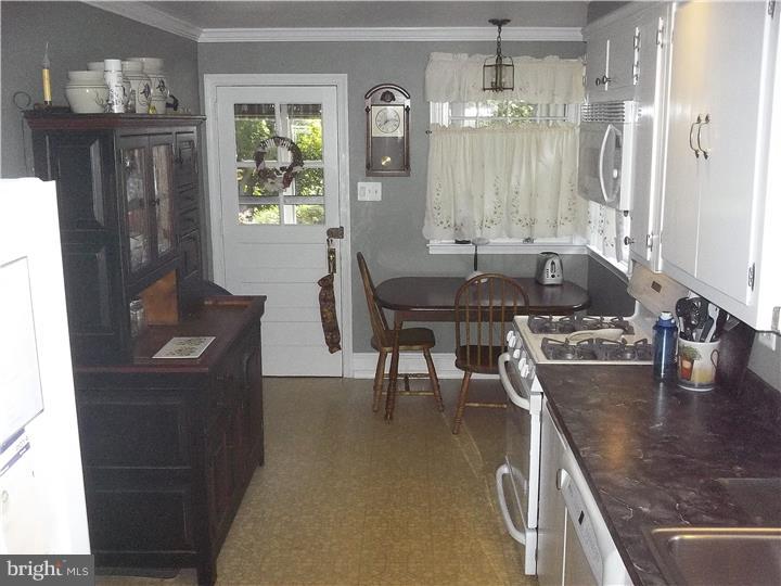 6 Lawnside Road Cheltenham, PA 19012 - Photo 7 of 18 Gallery Image 7