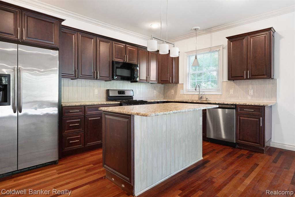 1158 Beta Road Walled Lake, MI 48390 - Photo 10 of 27