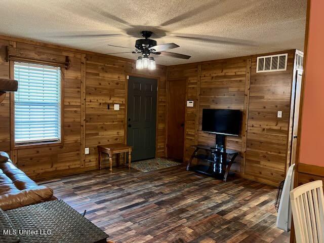 5046 Higdon Road Holly Springs, MS 38635 - Photo 11 of 34 Living Room 2