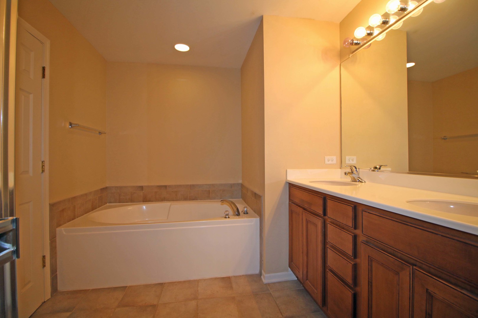 706 Thornbury Road, Unit 1124 Bartlett, IL 60103 - Photo 10 of 21