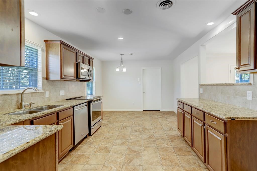 10403 Raritan Drive Houston, TX 77043 - Photo 7 of 15 Gallery Image 7