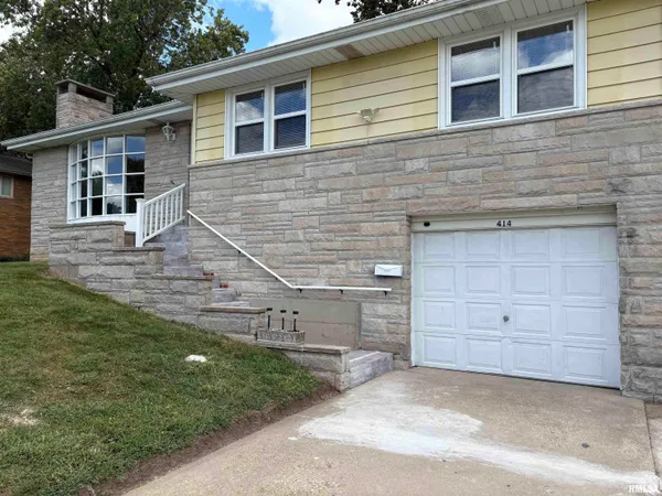 $185,000 | 414 South Westgate Avenue, Jacksonville, IL 62650