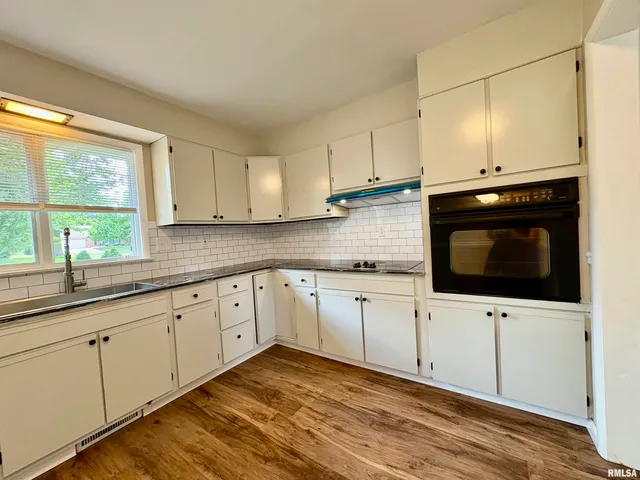 $199,000 | 414 South Westgate Avenue, Jacksonville, IL 62650