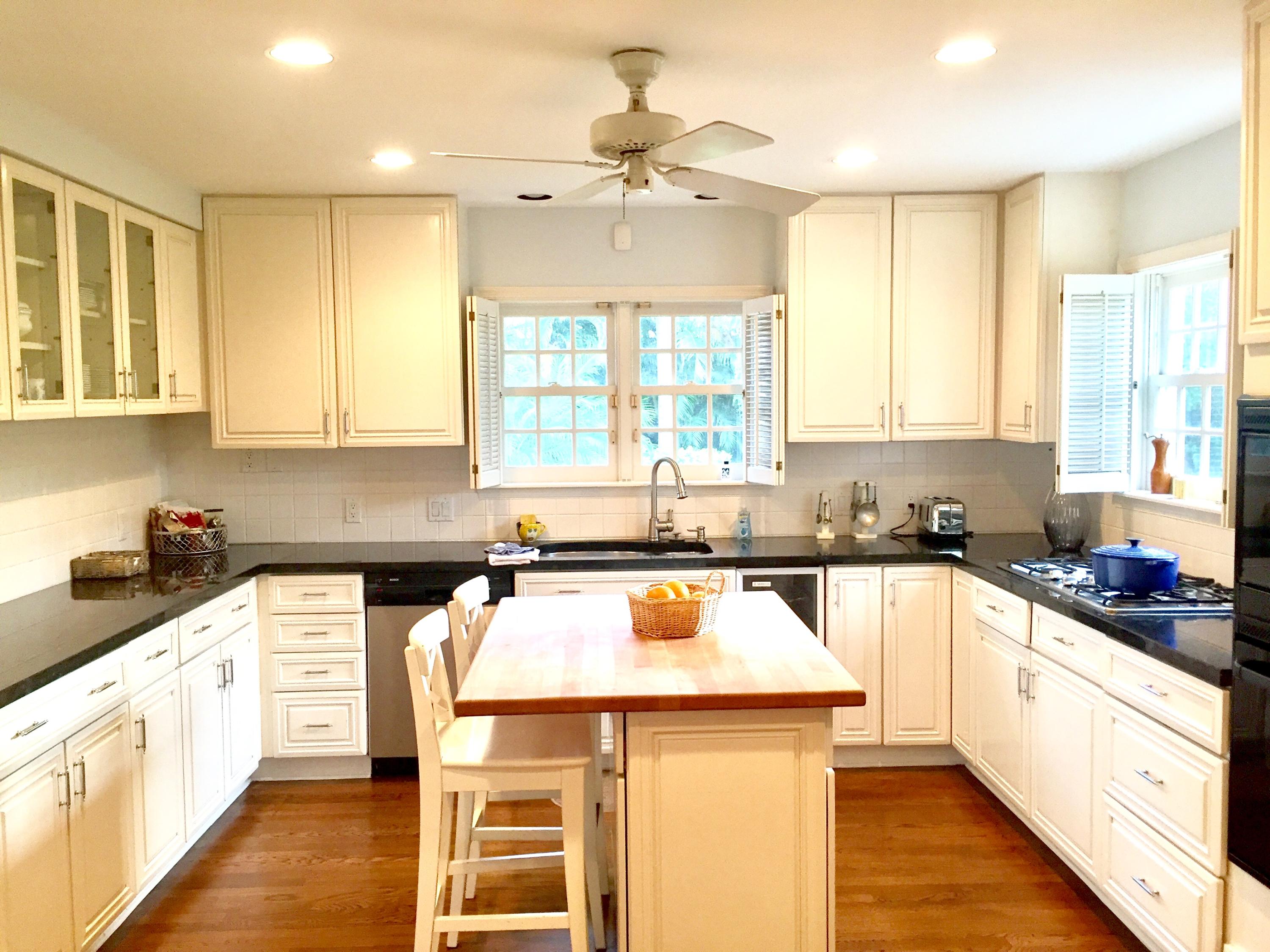224 Potter Road West Palm Beach, FL 33405 - Photo 10 of 13 224 kitchen