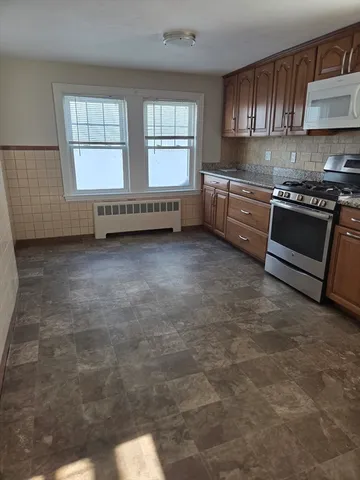 $4,500 | 292 West Wyoming Avenue, Unit 292, Stoneham, MA 02180