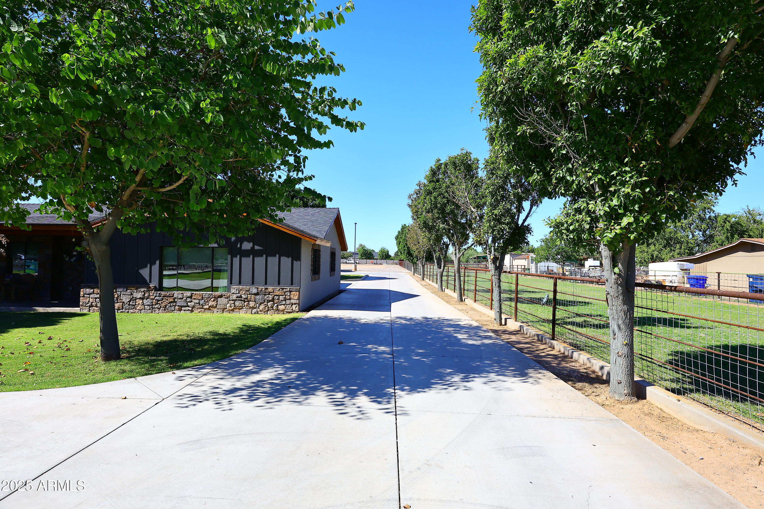 1810 South Lindsay Road Gilbert, AZ 85295 - Photo 16 of 80 Access to Rear Yard