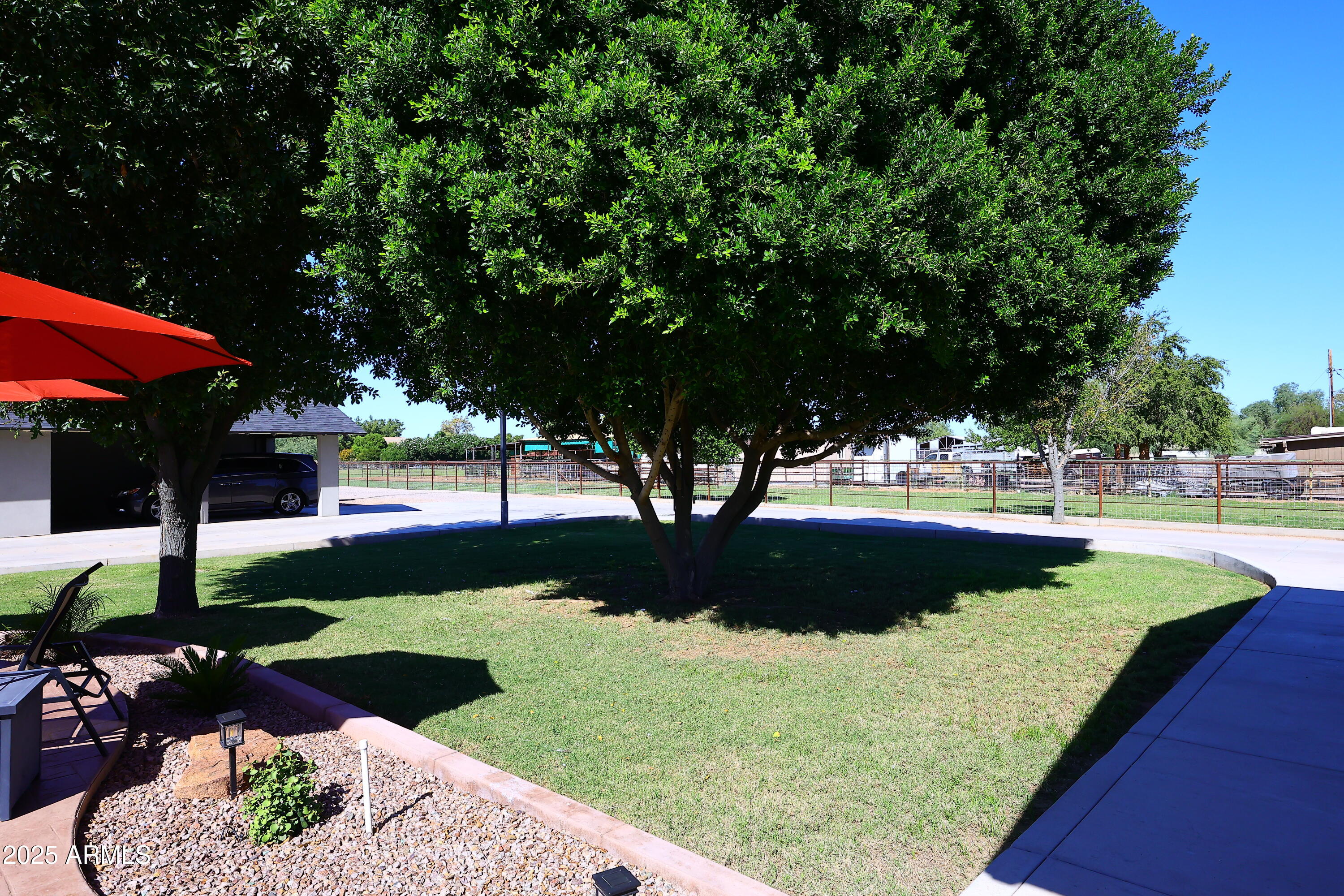 1810 South Lindsay Road Gilbert, AZ 85295 - Photo 34 of 80 Grass Area