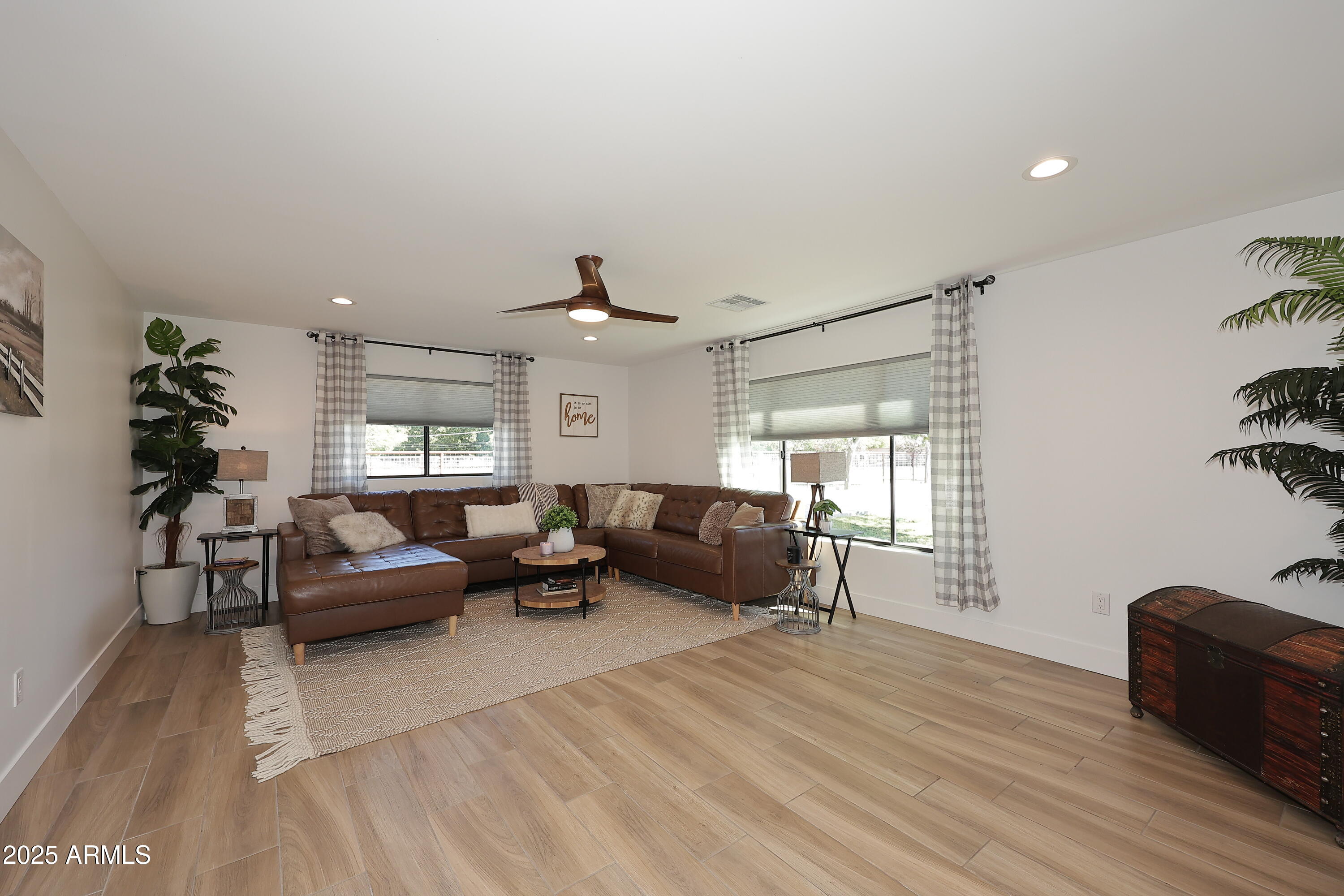 1810 South Lindsay Road Gilbert, AZ 85295 - Photo 35 of 80 Great Room