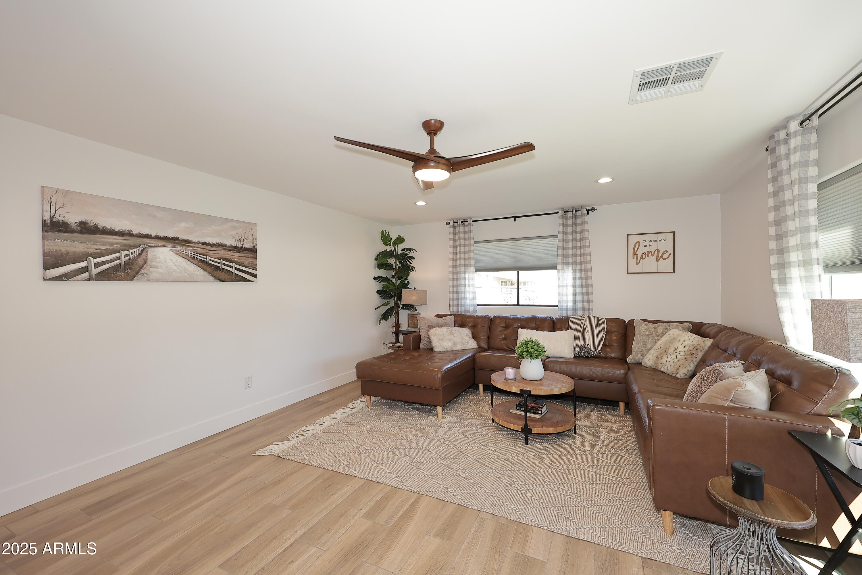 1810 South Lindsay Road Gilbert, AZ 85295 - Photo 36 of 80 Great Room2