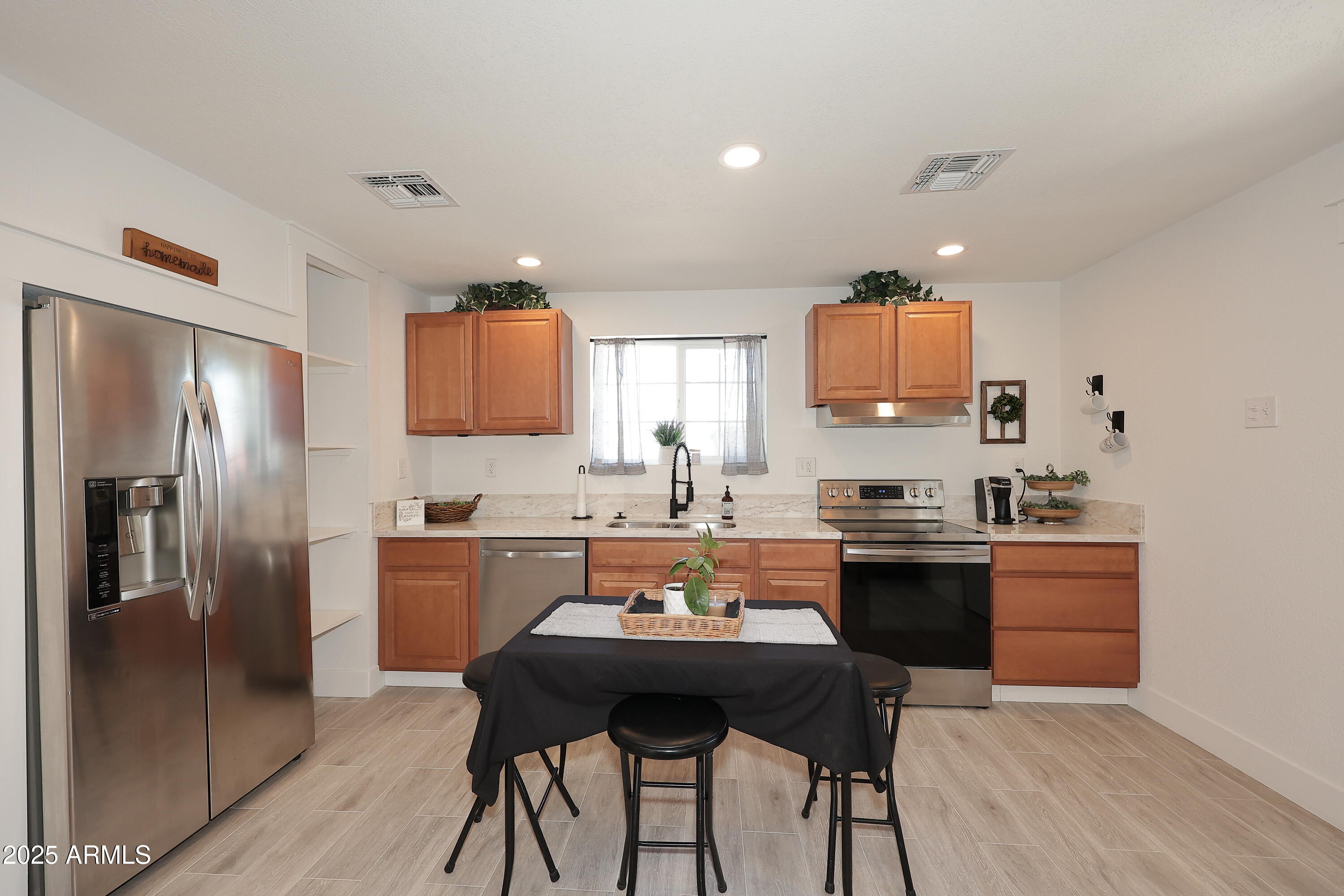 1810 South Lindsay Road Gilbert, AZ 85295 - Photo 42 of 80 Guest House-Kitchen