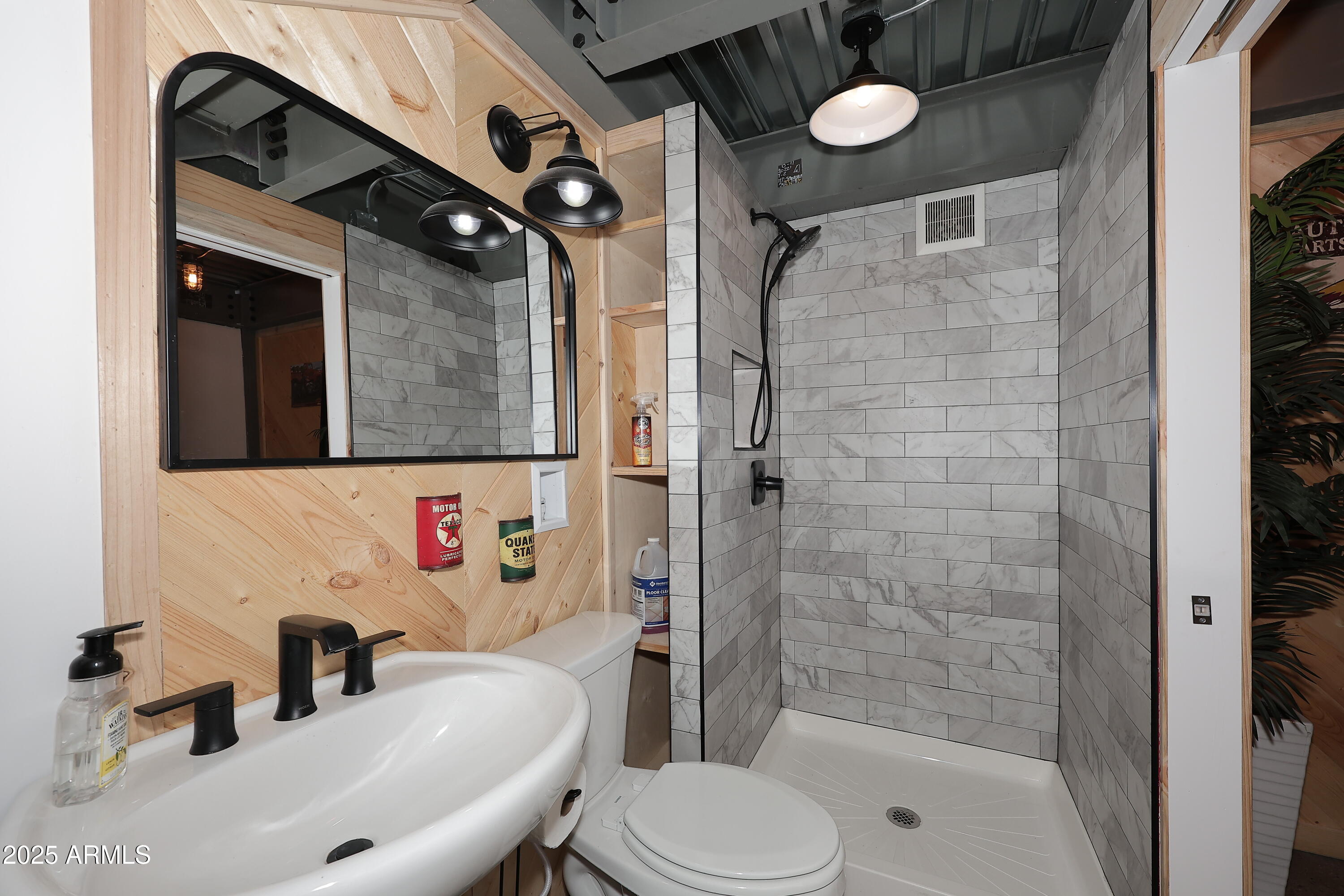 1810 South Lindsay Road Gilbert, AZ 85295 - Photo 55 of 80 Large Work Shop-Bath