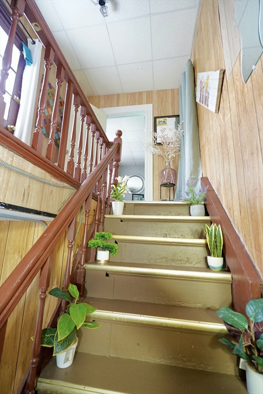 183 Farnham Street Lawrence, MA 01843 - Photo 10 of 38 a view of entryway
