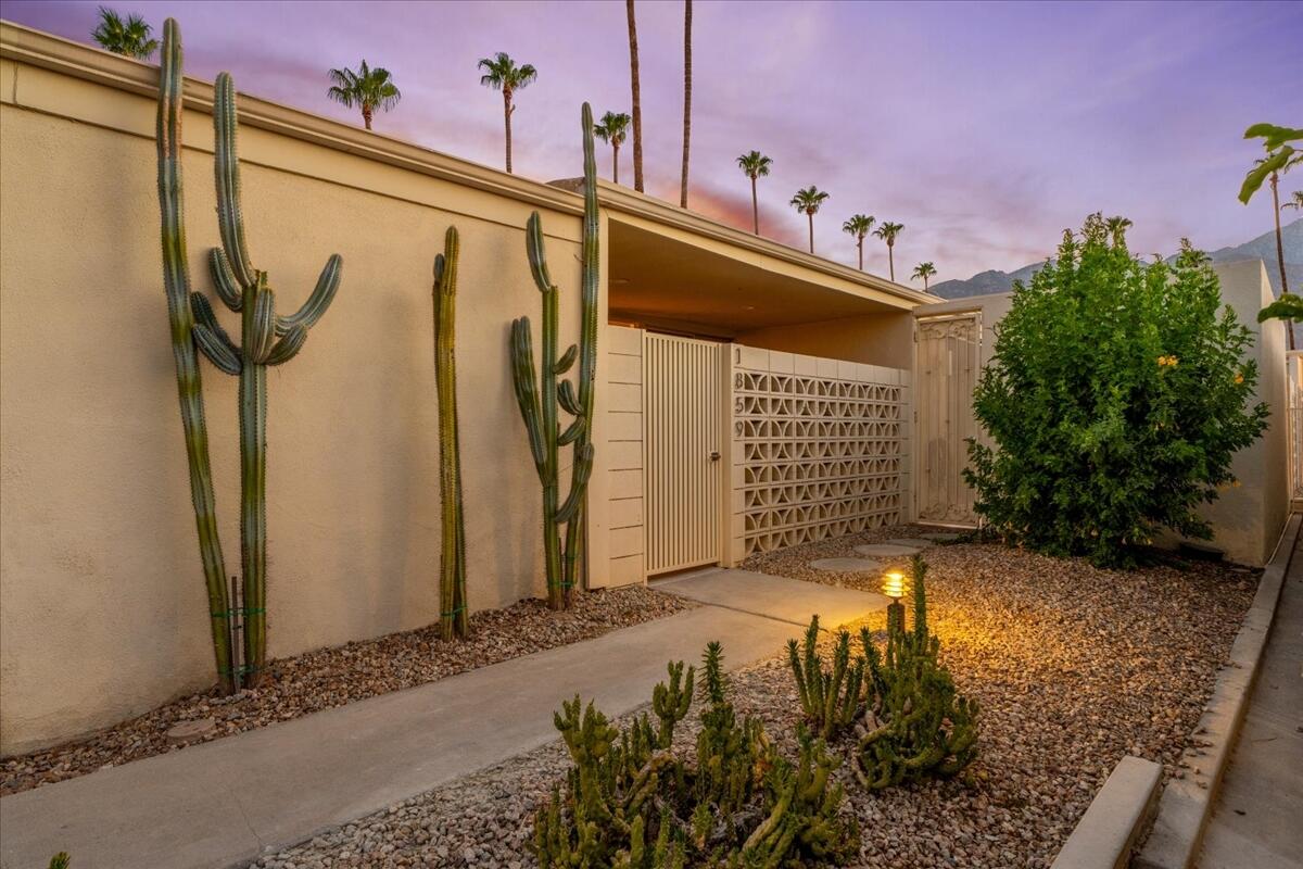 1859 Sandcliff Road Palm Springs, CA 92264 - Photo 26 of 37 Entry at Sunset