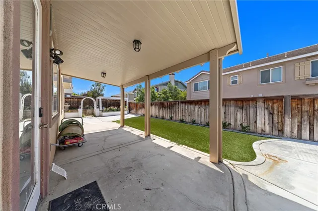 a view of a house with backyard and porch