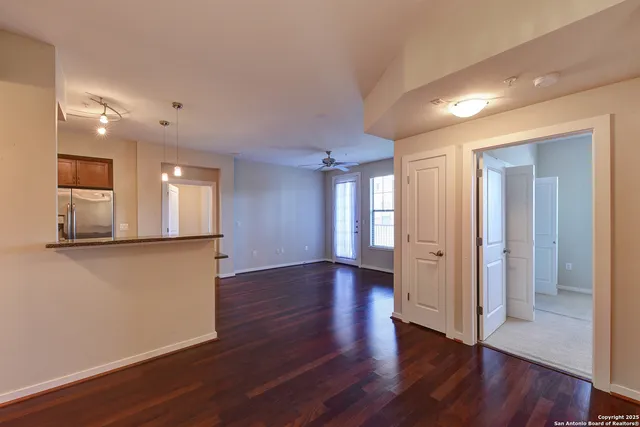 $1,450 | 7342 Oak Manor, Unit 7104, San Antonio, TX 78229