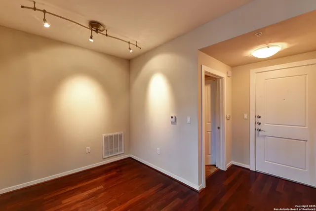 $1,450 | 7342 Oak Manor, Unit 7104, San Antonio, TX 78229