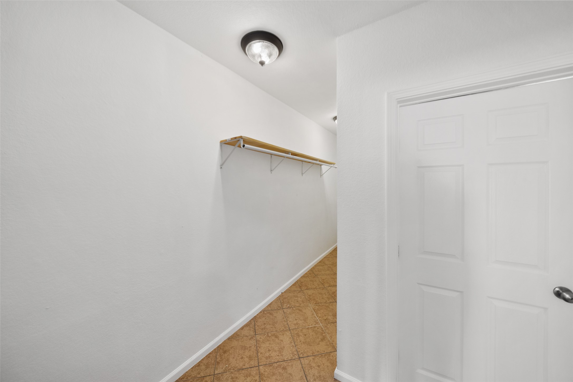 406 Quitman Street, Unit 2 Houston, TX 77009 - Photo 20 of 22 a view of hallway with closet