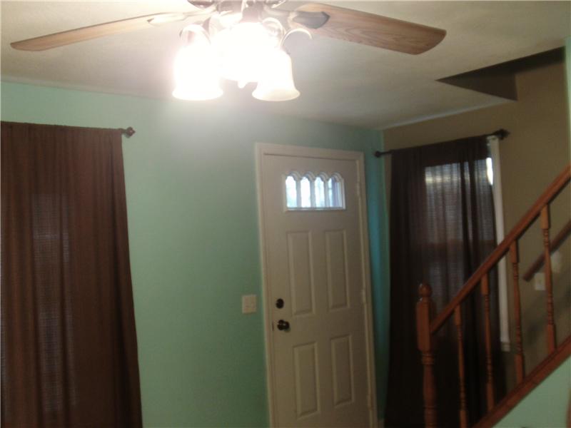40 Lindesta Road Pawtucket, RI 02861 - Photo 15 of 25 Entry.