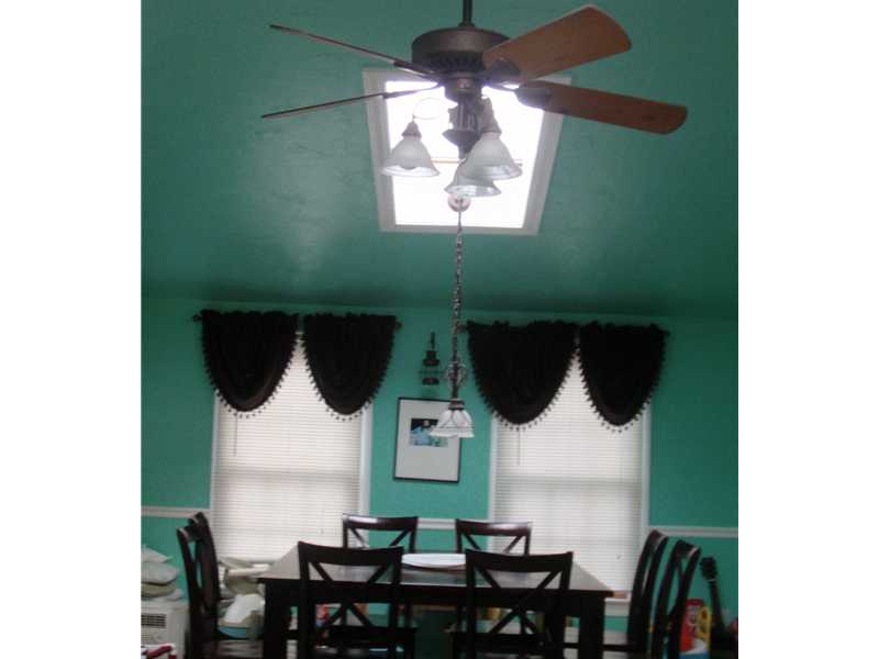 40 Lindesta Road Pawtucket, RI 02861 - Photo 16 of 25 Dining Room.