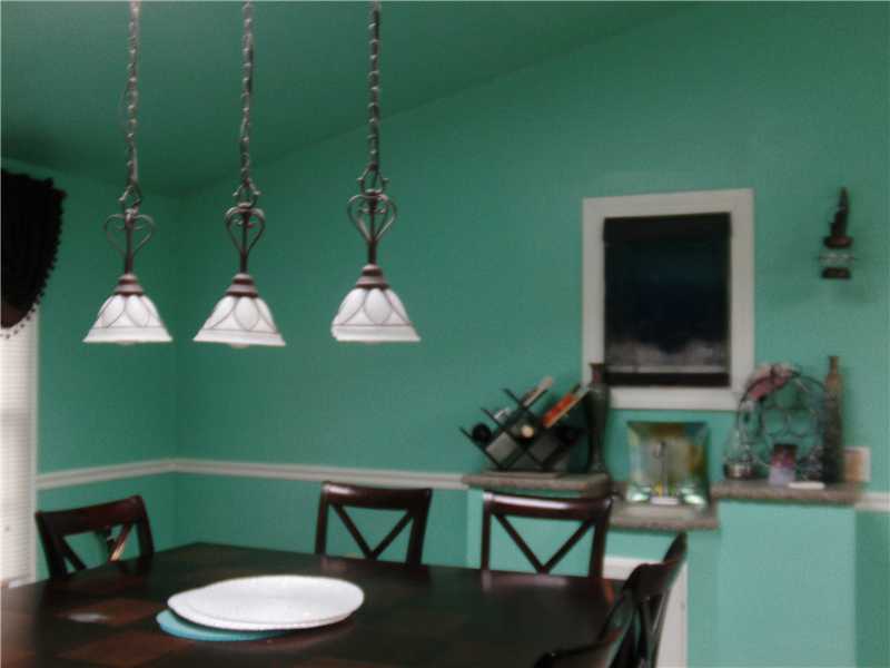 40 Lindesta Road Pawtucket, RI 02861 - Photo 17 of 25 Dining Room.