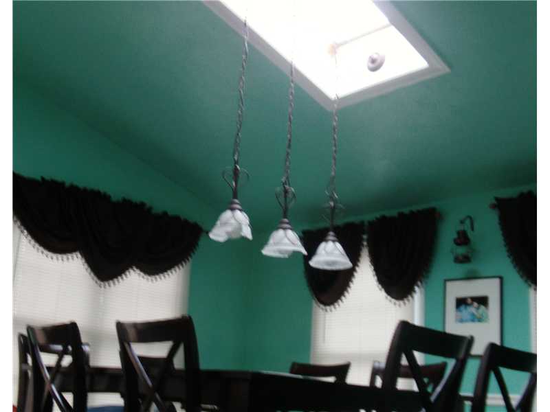 40 Lindesta Road Pawtucket, RI 02861 - Photo 20 of 25 Dining Room.