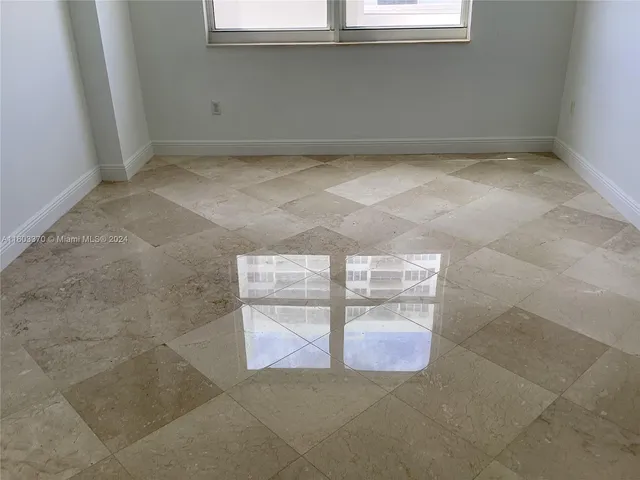 $4,000 | 2080 South Ocean Drive, Unit 905, Hallandale Beach, FL 33009