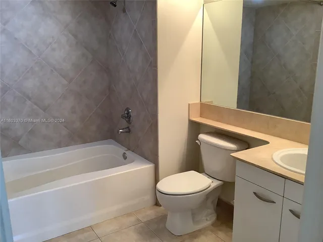 $4,000 | 2080 South Ocean Drive, Unit 905, Hallandale Beach, FL 33009