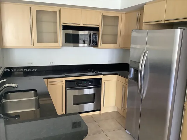 $4,000 | 2080 South Ocean Drive, Unit 905, Hallandale Beach, FL 33009