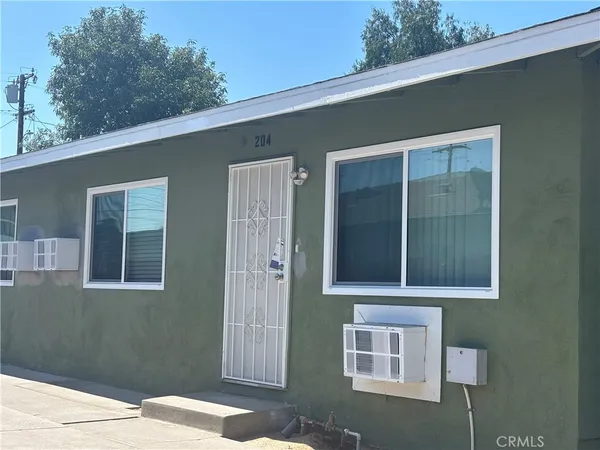 $1,875 | 204 North Orange Avenue, Rialto, CA 92376