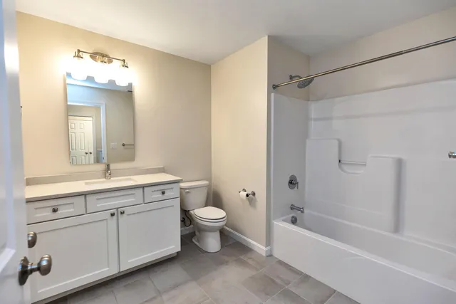 $3,150 | 240 Knollwood Way, Manchester, NH 03102