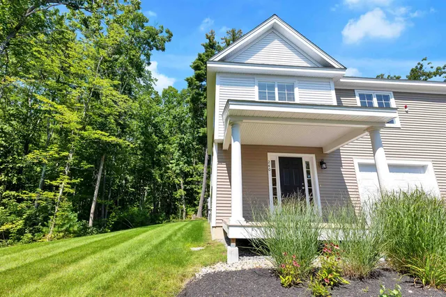 $3,150 | 240 Knollwood Way, Manchester, NH 03102