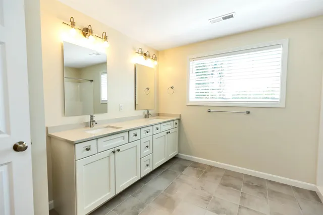 $3,150 | 240 Knollwood Way, Manchester, NH 03102