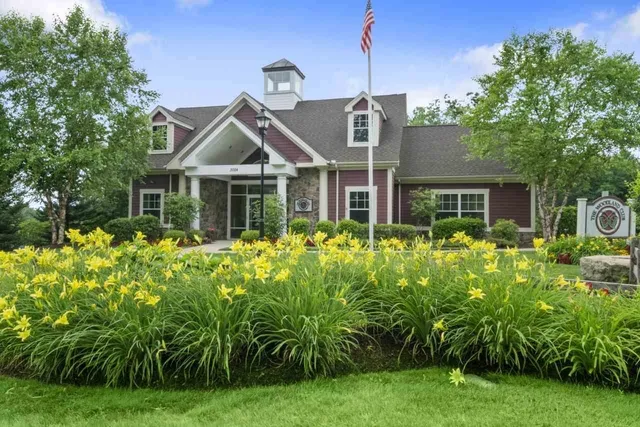 $3,150 | 240 Knollwood Way, Manchester, NH 03102