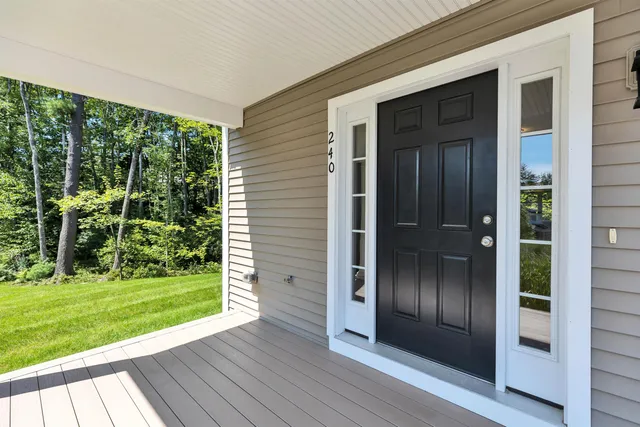 $3,150 | 240 Knollwood Way, Manchester, NH 03102