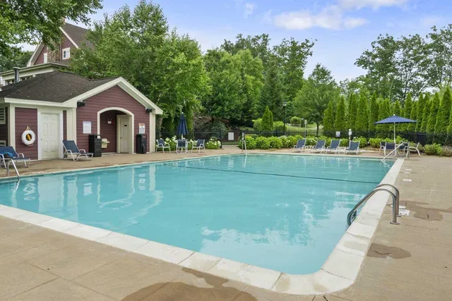 $3,150 | 240 Knollwood Way, Manchester, NH 03102