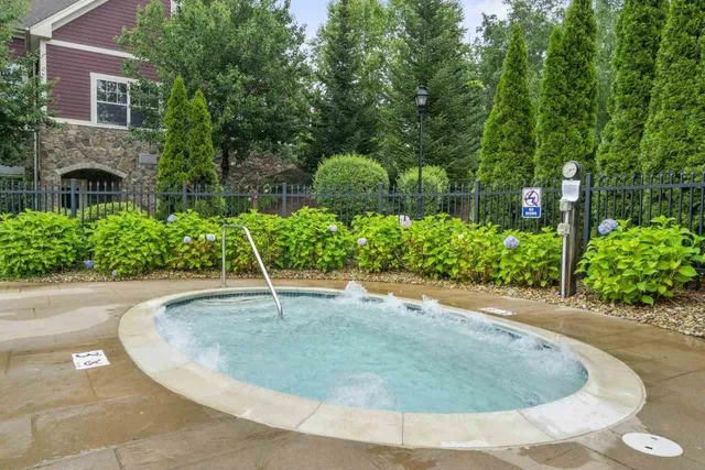 $3,150 | 240 Knollwood Way, Manchester, NH 03102