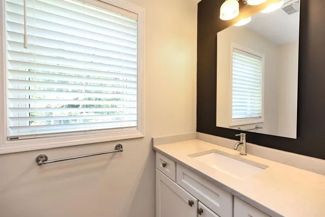 $3,150 | 240 Knollwood Way, Manchester, NH 03102