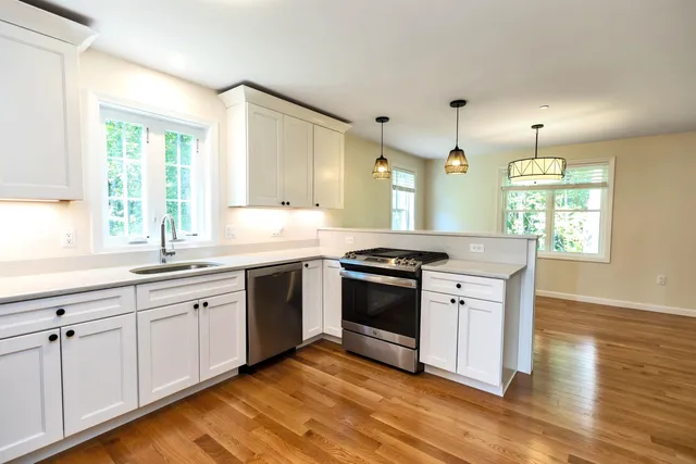 $3,150 | 240 Knollwood Way, Manchester, NH 03102