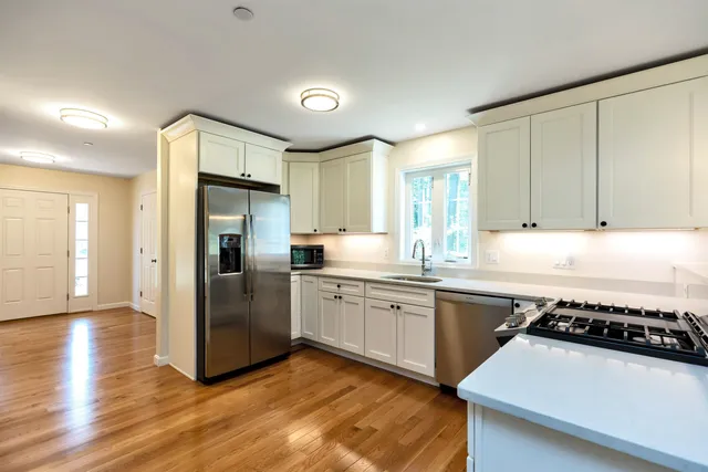 $3,150 | 240 Knollwood Way, Manchester, NH 03102