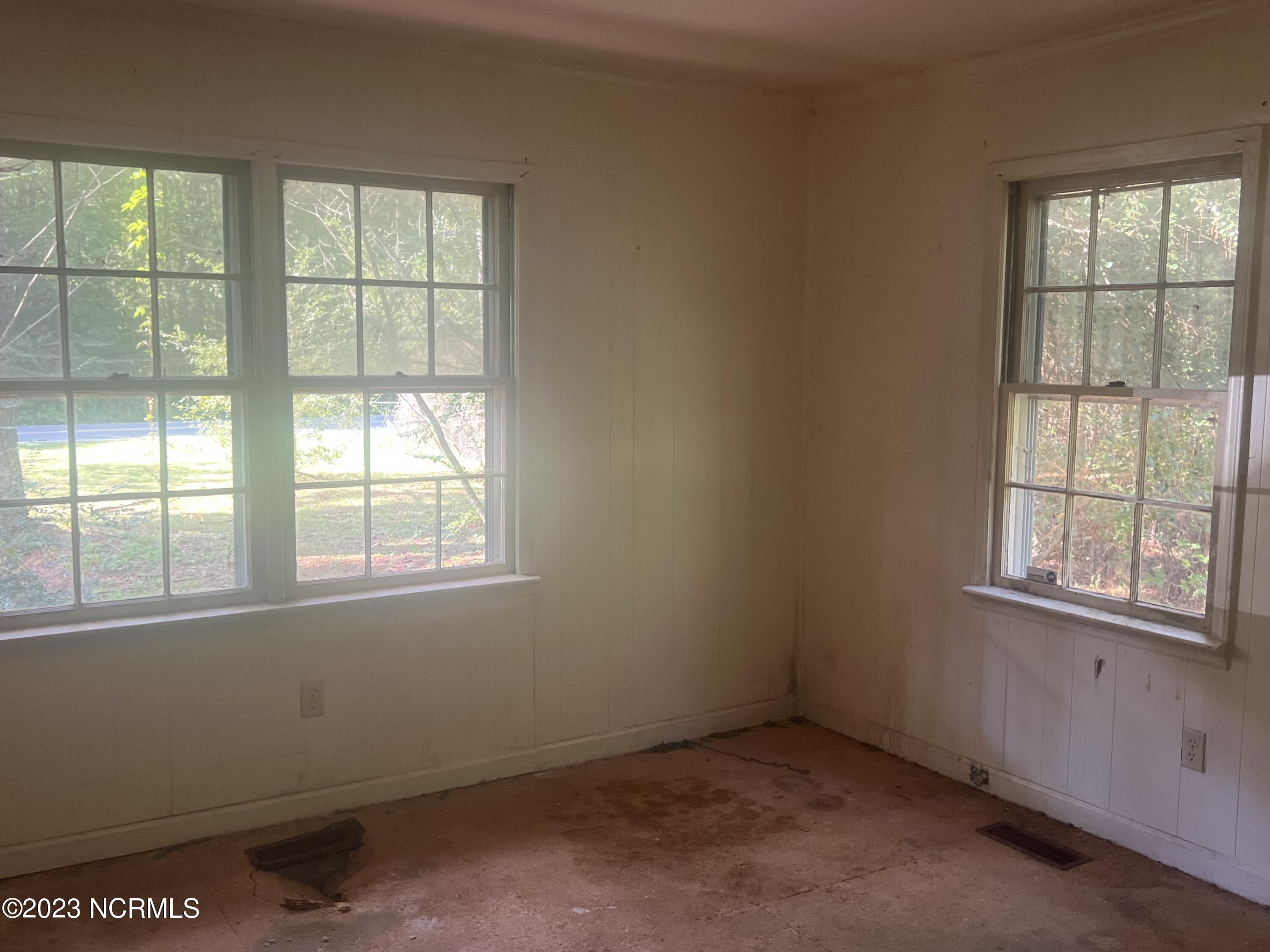 2970 Backwoods Road Roper, NC 27970 - Photo 4 of 8 Living Room