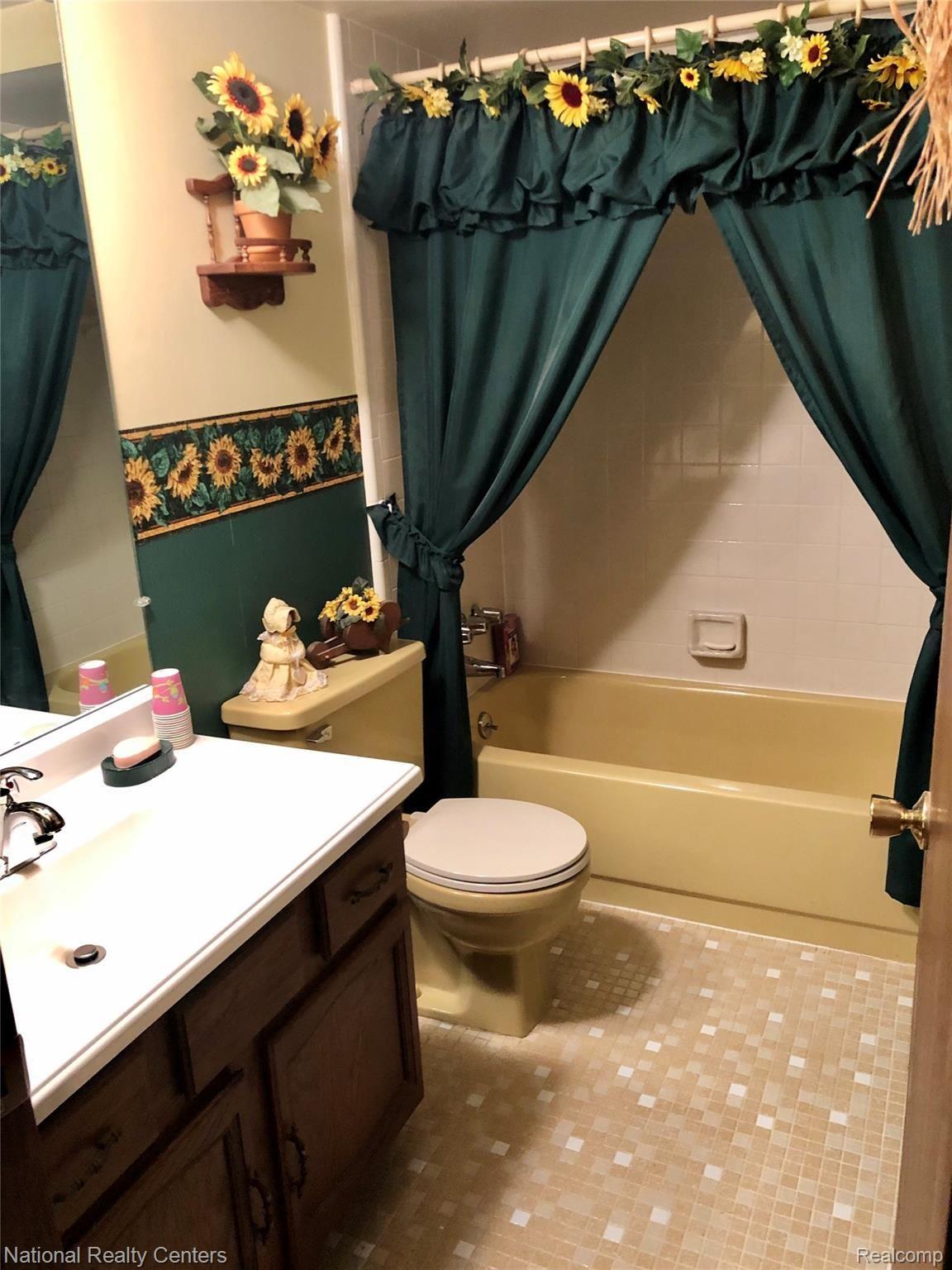 7432 Chichester Road Canton, MI 48187 - Photo 11 of 16 IMG_1742.jpg